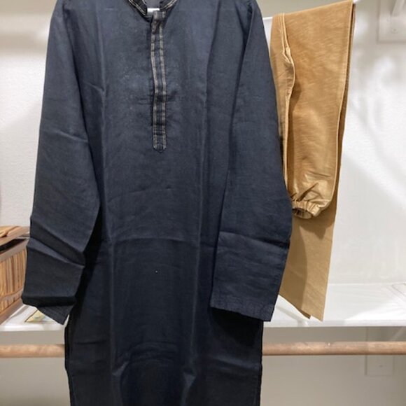 Men's Linen kurta and gold churidar - Picture 2 of 2